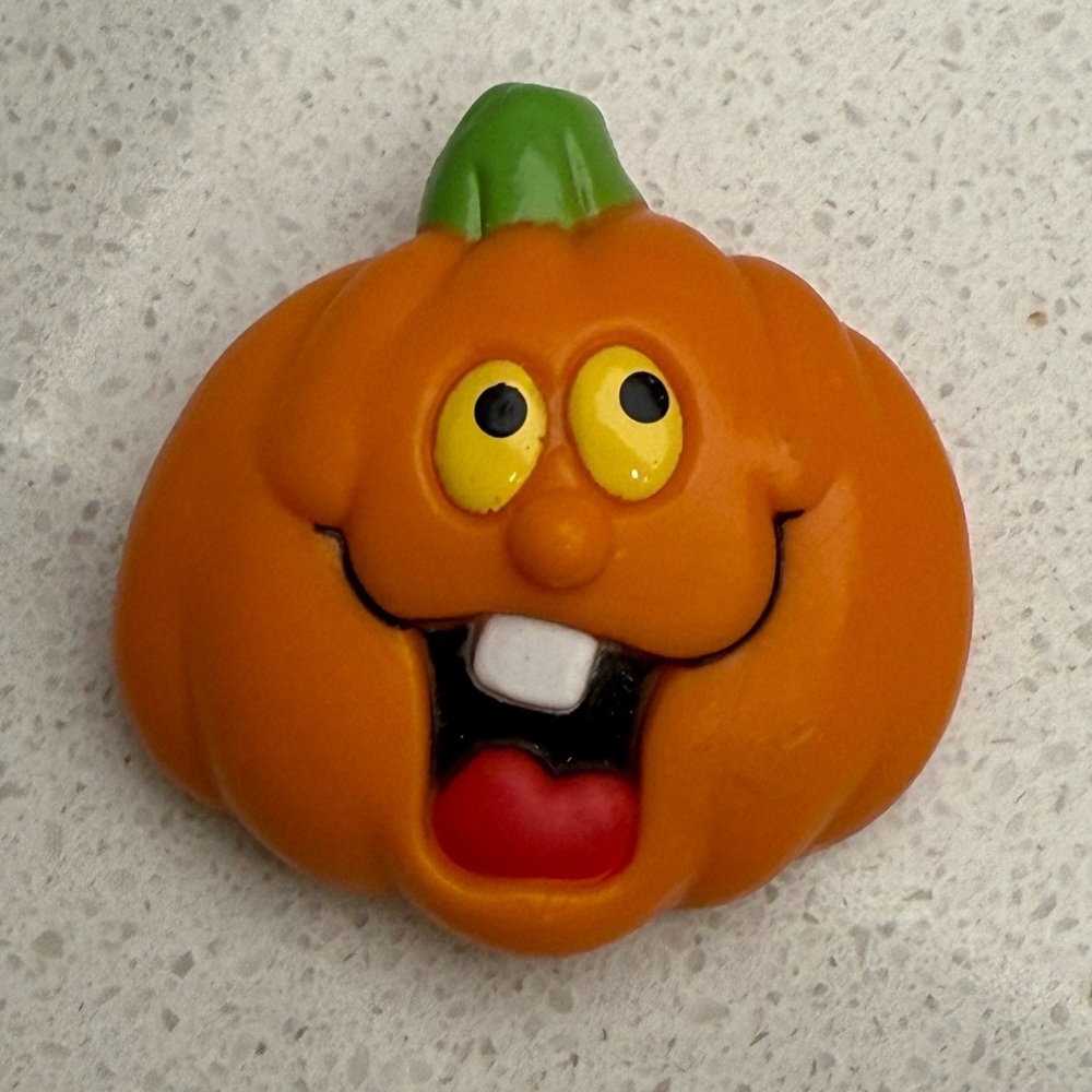 Vintage Jack O' Lantern Brooch Pin Pumpkin Silly Face 1980s Russ Halloween - Picture 2 of 7